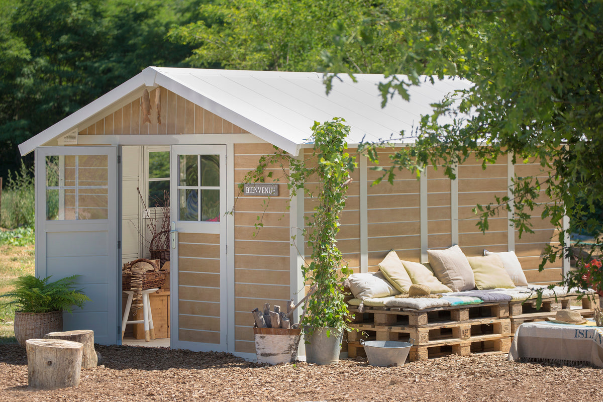 Abri de jardin sans entretien : pourquoi le PVC est la solution idéale pour les particuliers ?
