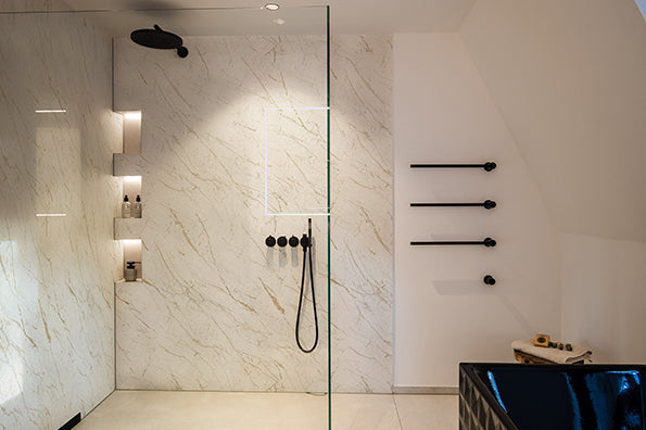 Cabine de douche : revêtement PVC, une alternative au carrelage