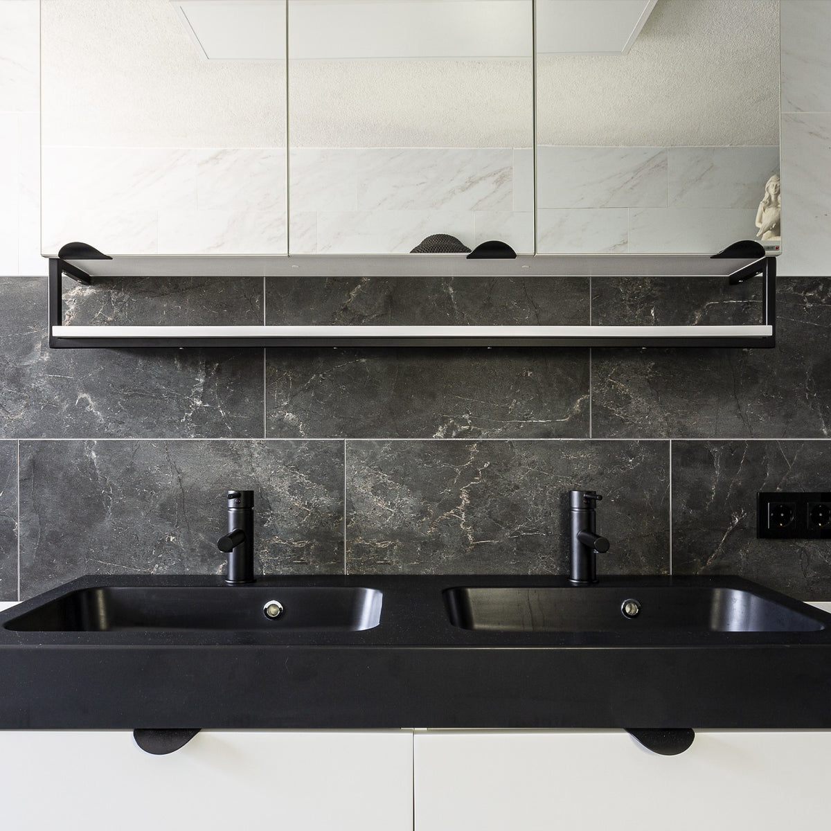 #couleur_Black marble